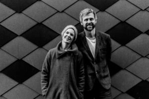 Sara och Johannes i svartvit bild.