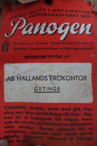 Närbild på en varningstext om Pantogen.
