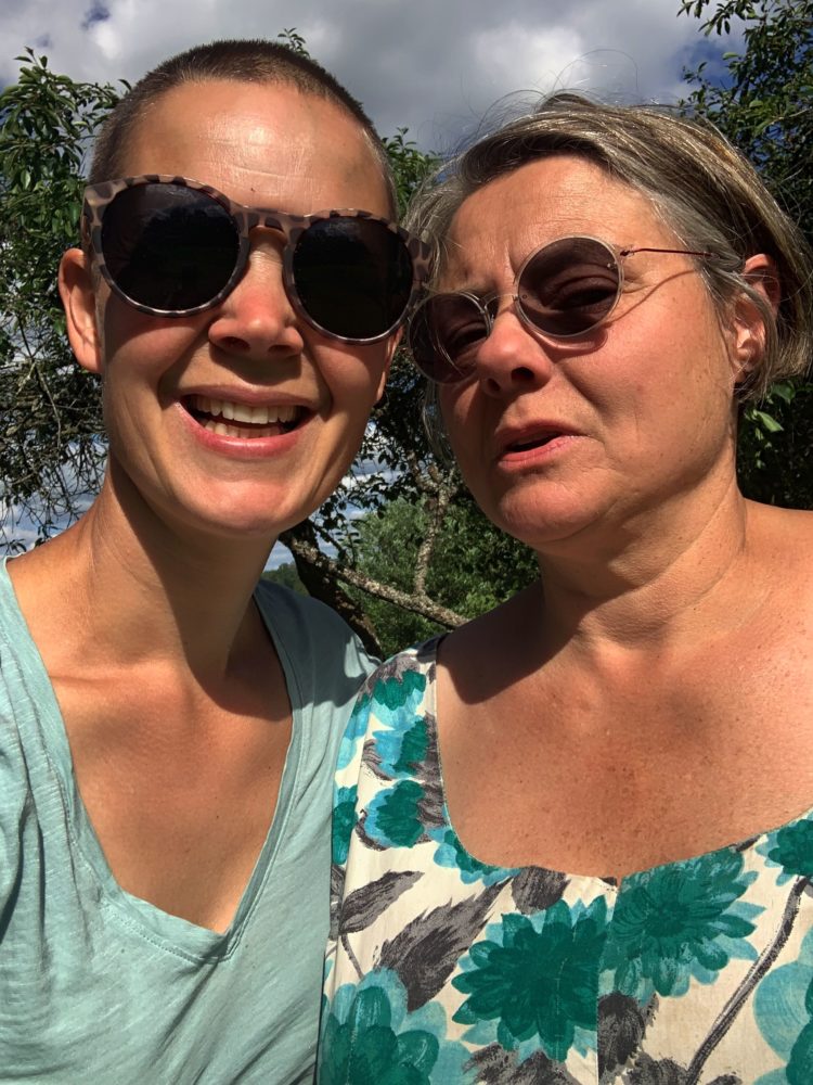 Sara Bäckmo och Katinka Schartau i en selfie. 