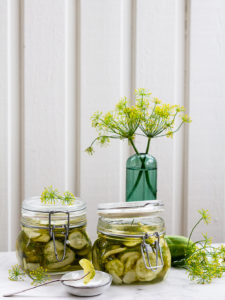 God smörgåsgurka i konserveringsglas