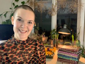 Sara Bäckmo i sitt kök