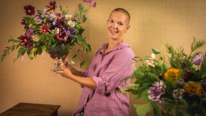 Sara visar sitt första arrangemang