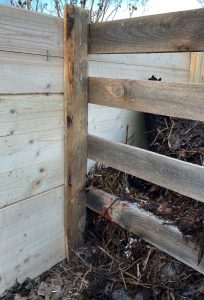 Avskiljare i mitten av komposten.