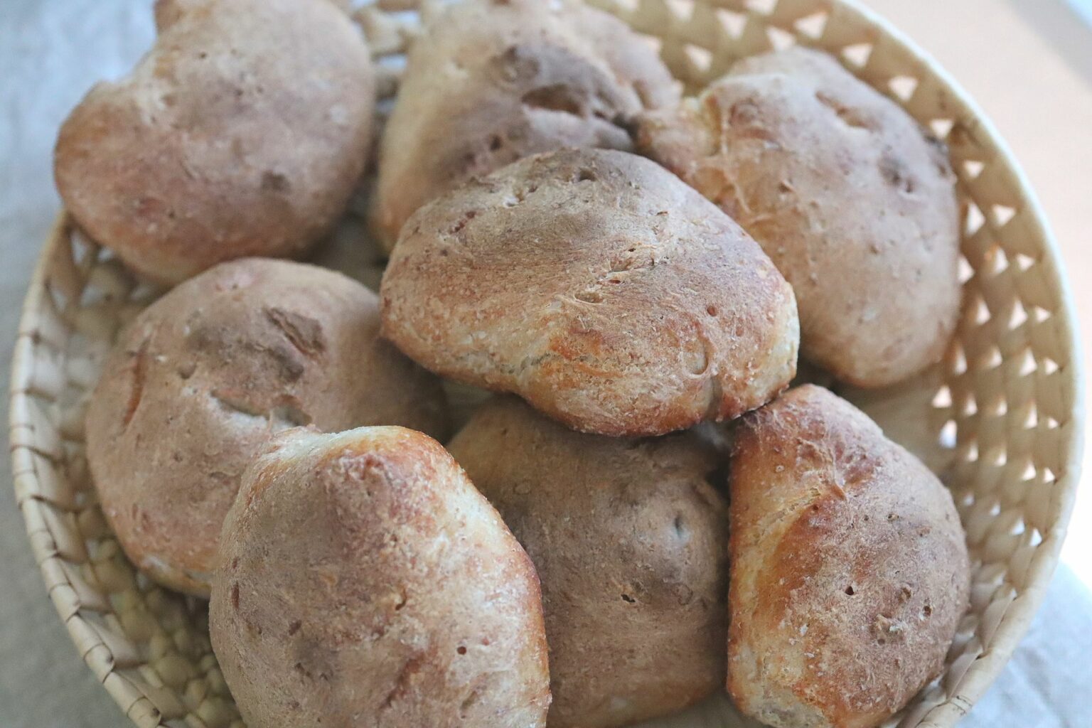 Bröd med jäst utan att knåda och forma - Sara Bäckmo